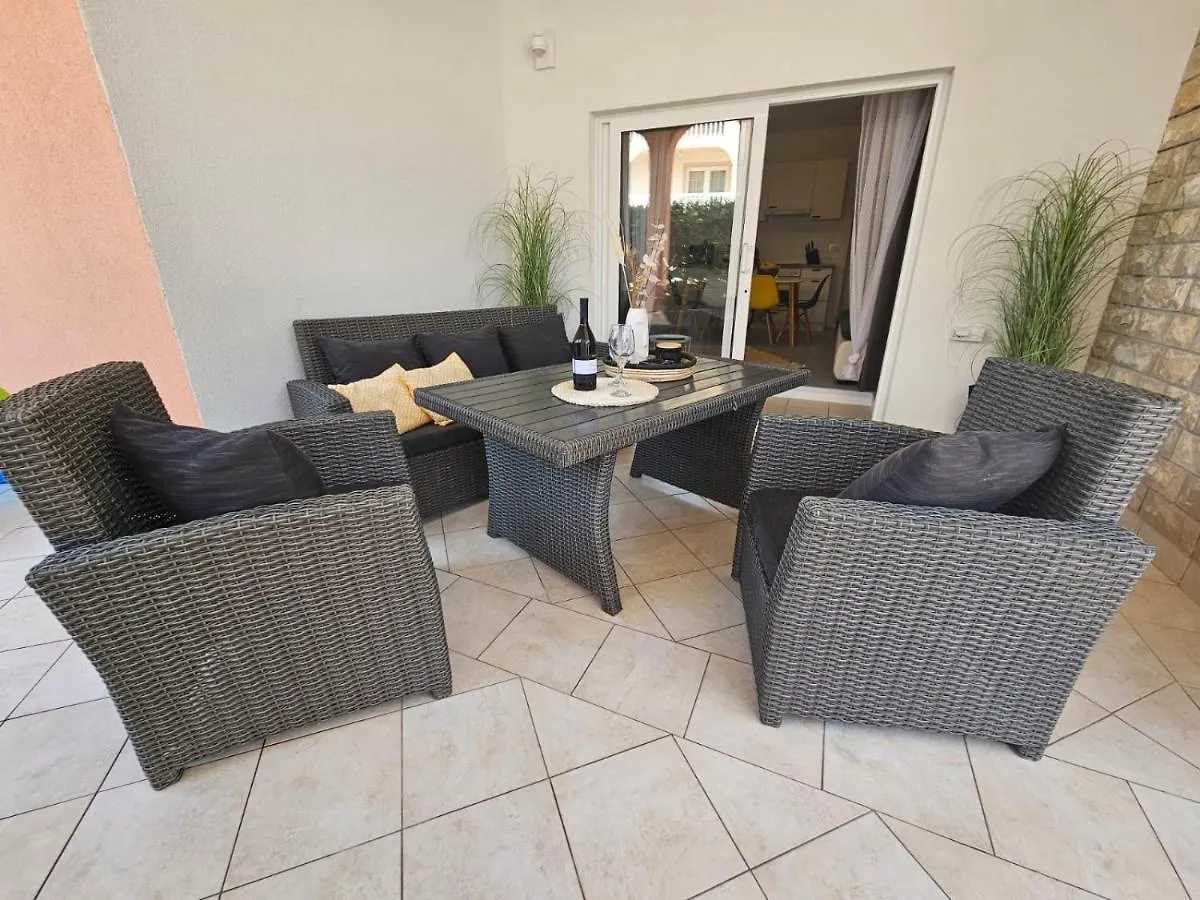 Apartment Melani Vir