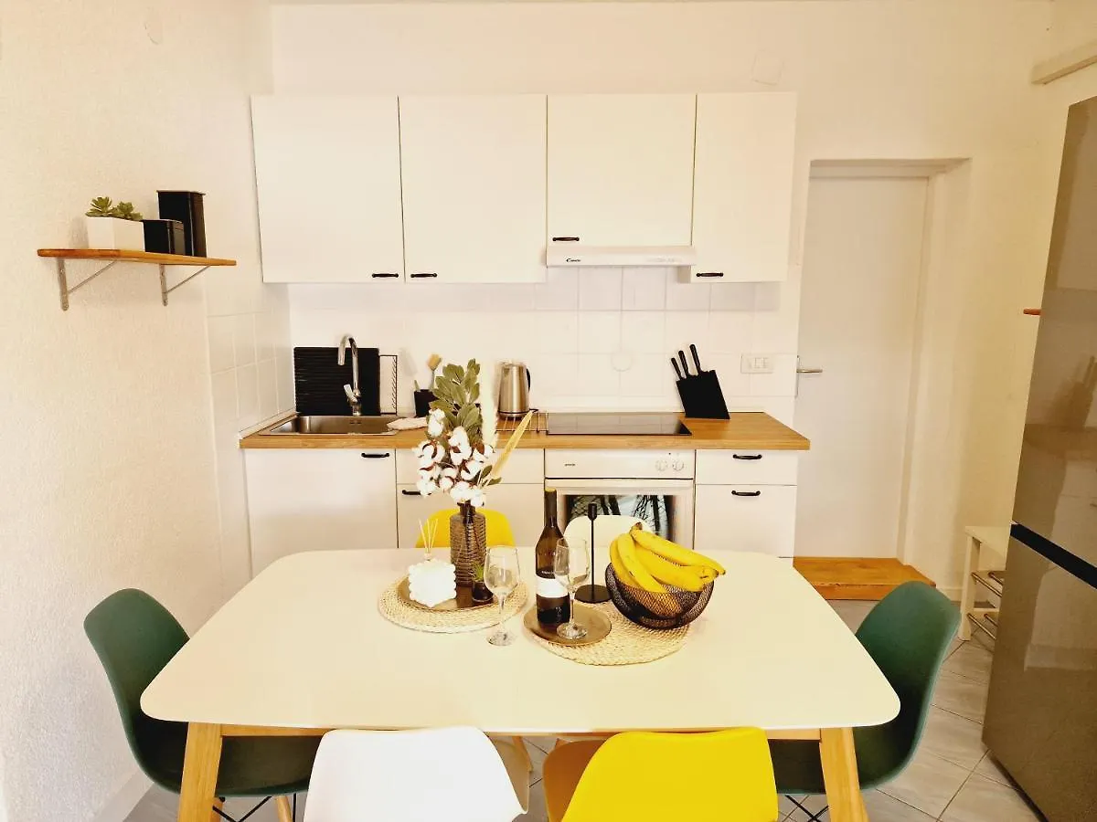 Apartment Melani Vir