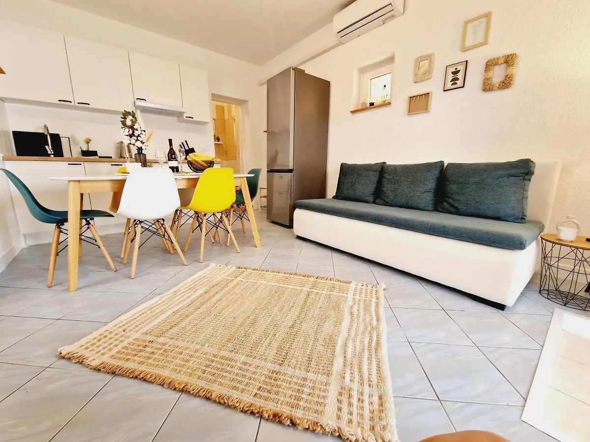 Apartment Melani Vir