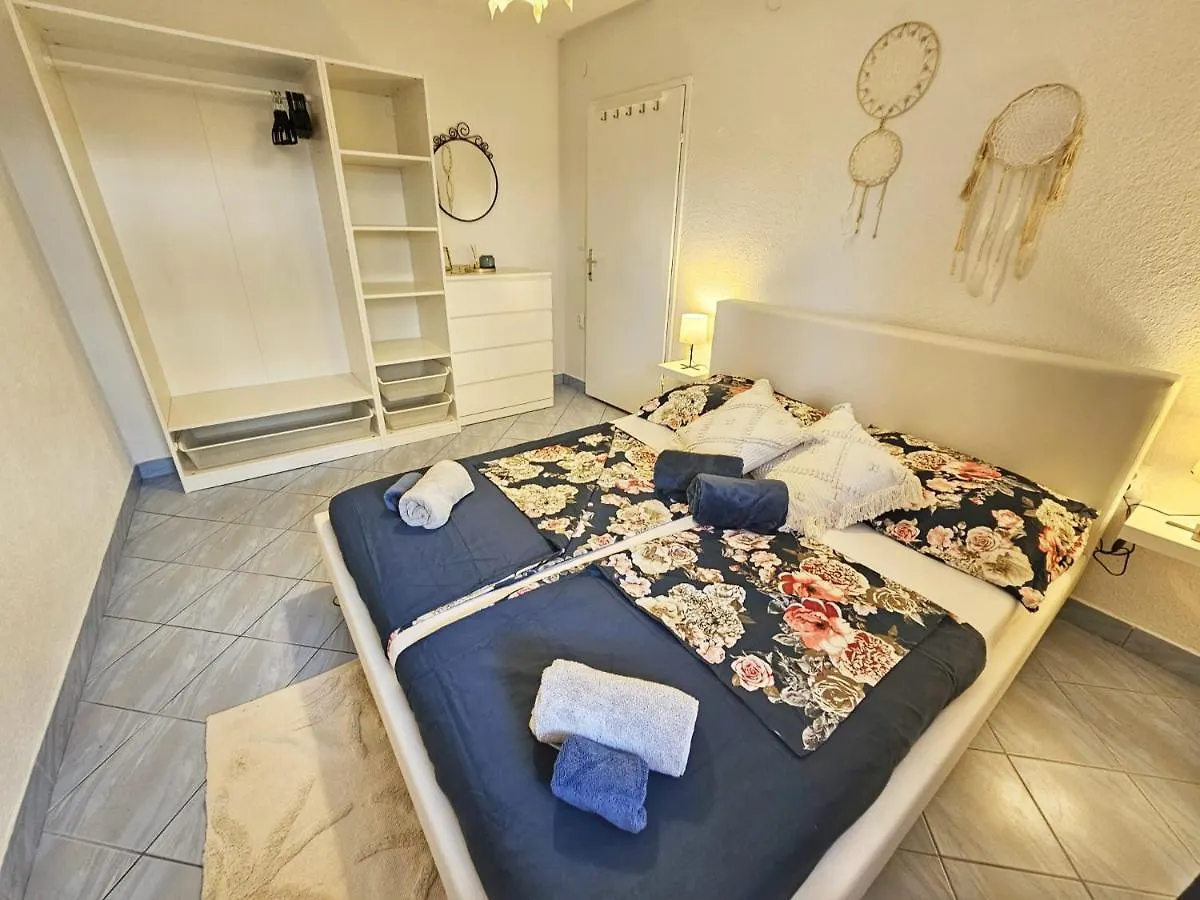 Apartment Melani Vir