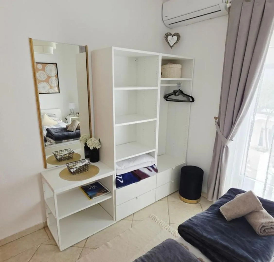 Apartment Melani Vir 0*,