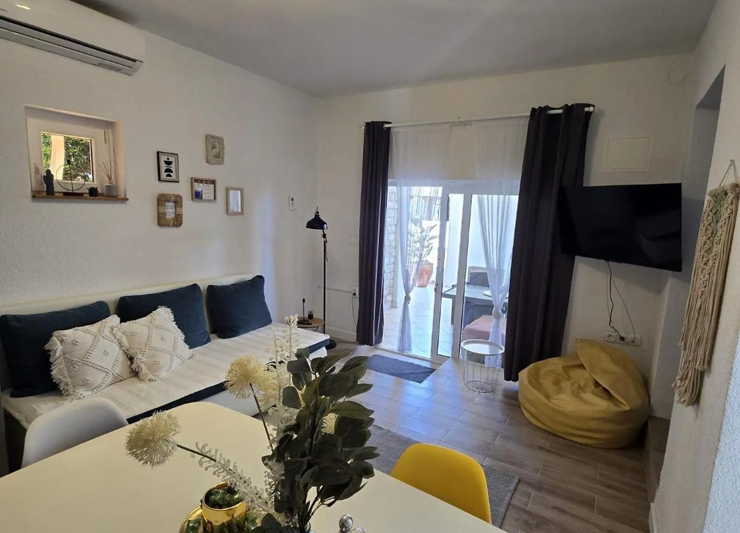 Apartment Melani Vir
