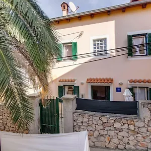 https://apartman-nataa.primorje-gorskikotar.com