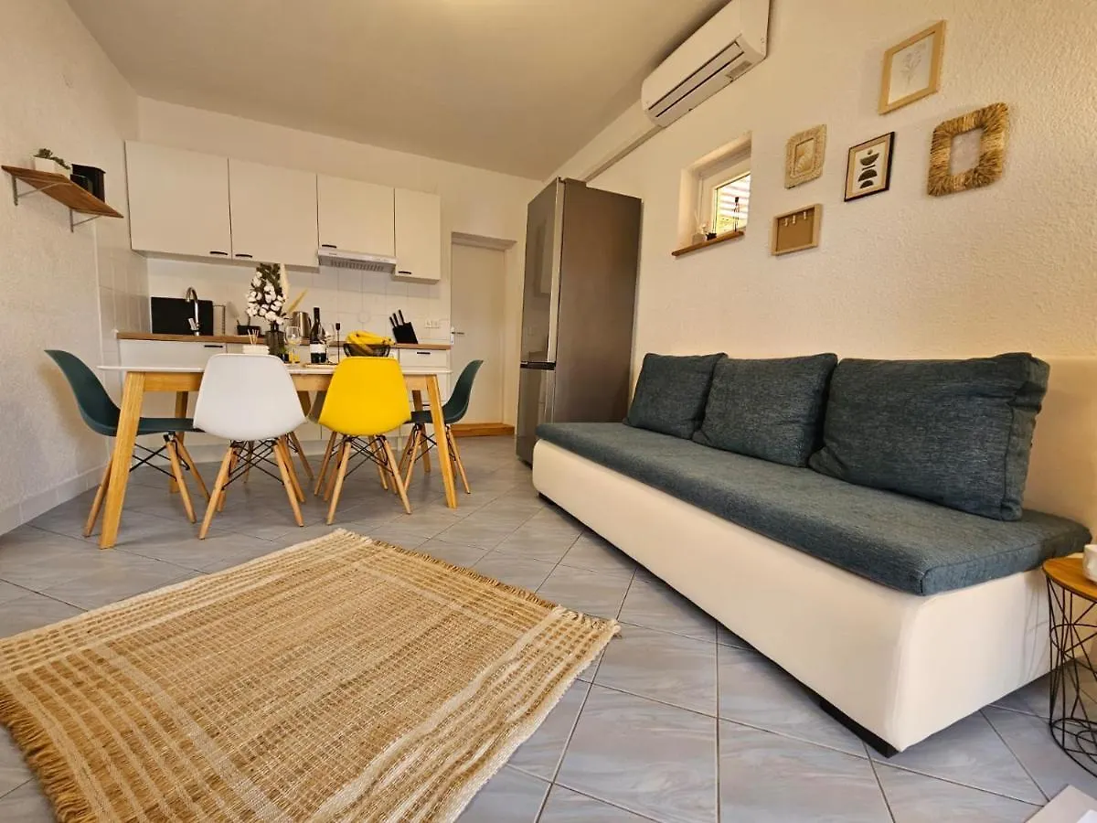 Apartment Melani Vir
